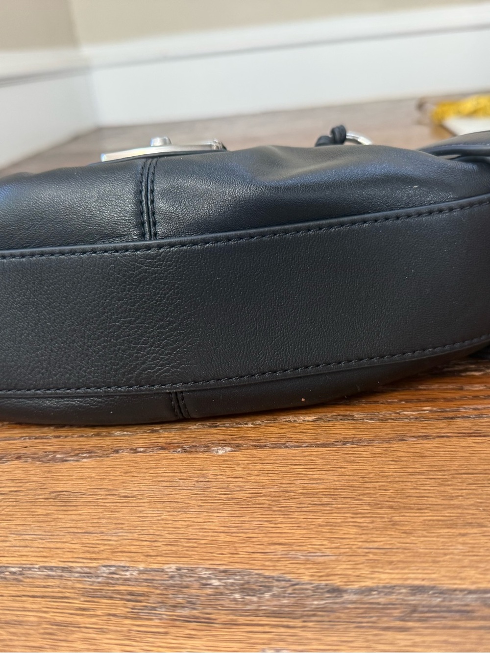 EUC Marc Jacobs Cristina Bag - Picture 4 of 6